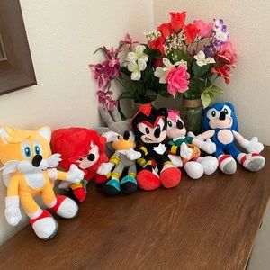 Sonic the hedgehog 6 plushies